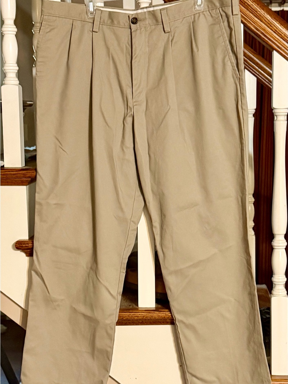 Dockers Men's Beige Pleated Chino Pants